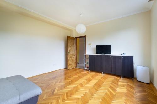 Krisztinavaros Apartamento | Buda Breeze 1BDR w AC by NW