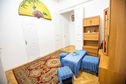 Nepszinhaz negyed Casa | budapest centre flat