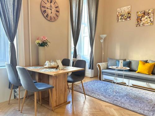 Nepszinhaz negyed Apartamento | Budapest Palace Apartment - Palace District - Downtown