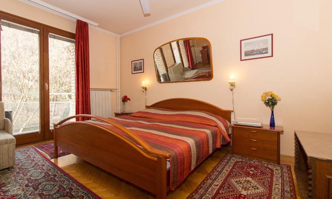 Castle Hill Cama Y Desayuno | Budavar Bed and Breakfast
