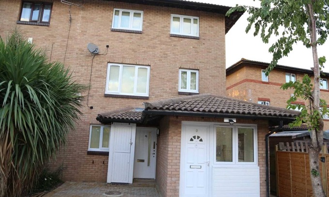 Thamesmead East Casa | Budget 4-Bedrooms In Thamesmead