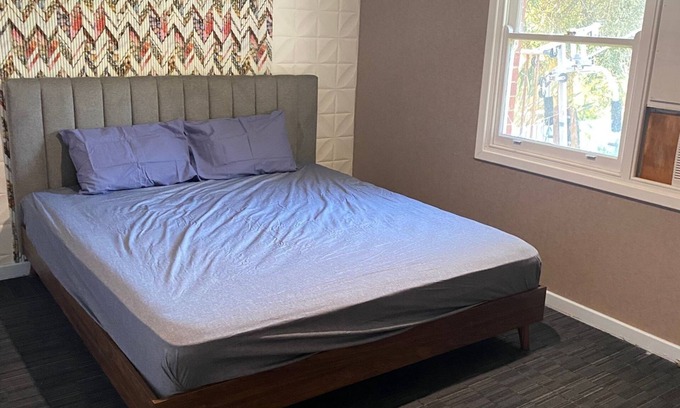 Lockridge Casa | Budget Accommodation/Entire house/ (well connected with public transport