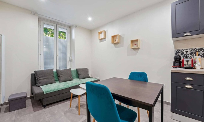 Charleville-Mezieres Apartamento | Budget apart city centre with parking