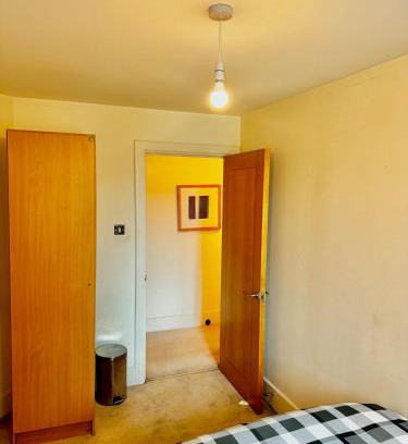Vauxhall Casa | Budget,Cosy Double Bedroom - Shared Bathroom