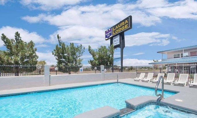 Pecos Casa | Budget-friendly Accommodation at Knights Inn Laura Lodge Pecos! BBQ, Onsite Pool!