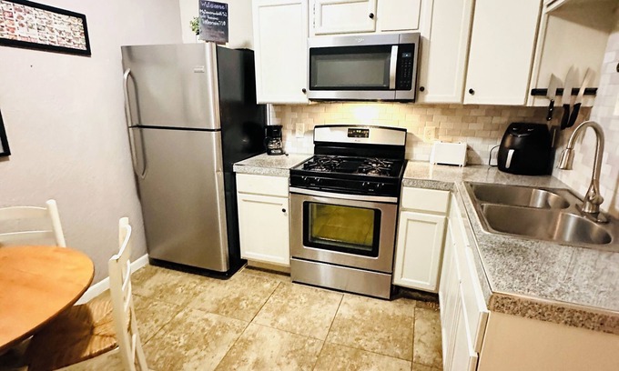 Shearer Hills - Ridgeview Casa | Budget Friendly, Everything Nearby, Quiet, Safe & Specious Home, 1Bed/1Bath.
