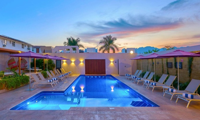 Zona hotelera del norte Hotel | Budget-Friendly Rooms with Pool Access Near Marina Vallarta - 2 Units