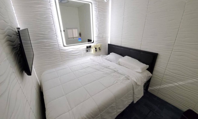 South Loop Hotel | Cozy Private Room in Prime Downtown Chicago