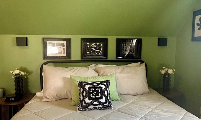 West Orange Apartamento | Suite Privada, 30mins a NYC, AC, Hypoallergenica, Patio.