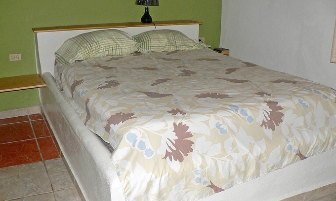 La Mulata Apartamento | Budget room with cable TV/Internet in hotel with on-site restaurant