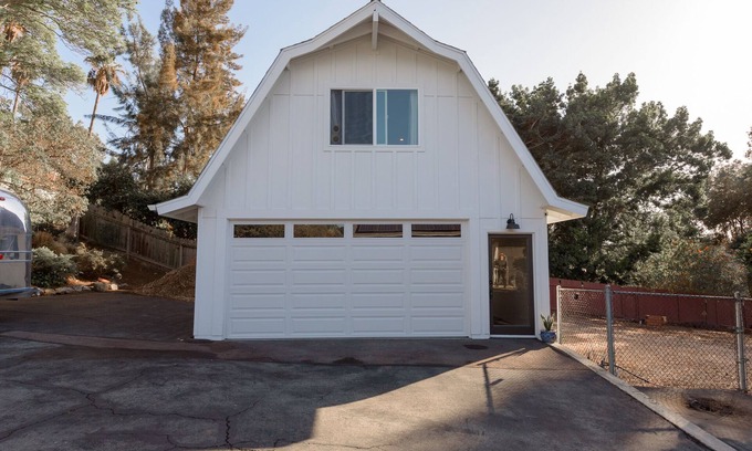 Vista Casa | Buena Vista Barn Modern, Clean & Quiet