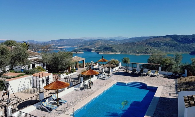 Rute Apartamento | Buenavista 1 Apartamento con piscina privada y vistas al lago de Iznajar
