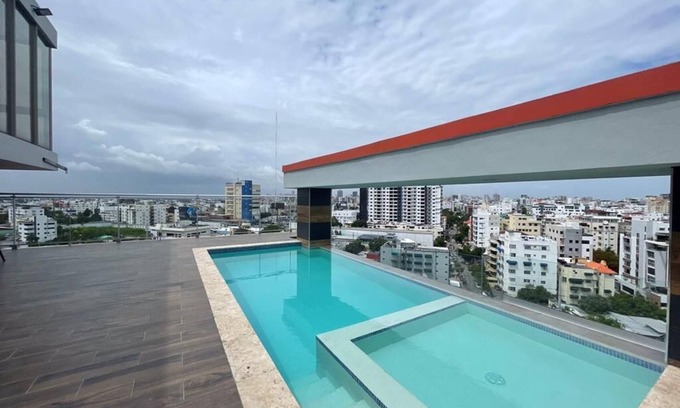 Santo Domingo Apartamento | Bueno, Bonito y Barato! Las 3 Bs estan aqui! A 2 cuadras del Downtown Center!
