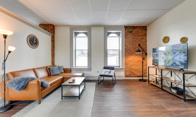 Buffalo Apartamento | Buffalo Apartment with Balcony 1 Mi to Downtown!