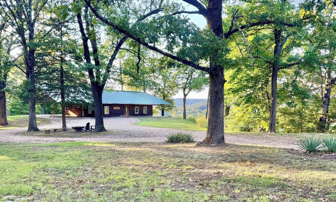 Tahlequah Cabina | Buffalo Cabin; Gorgeous Illinois River view!