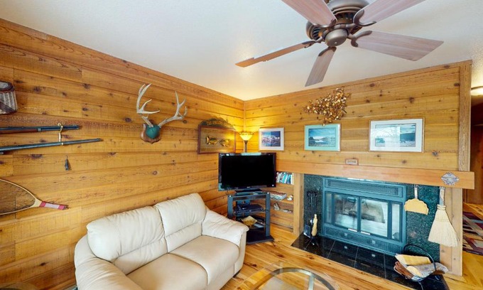 Elkhorn Village Apartamento | Buffalo Charmer