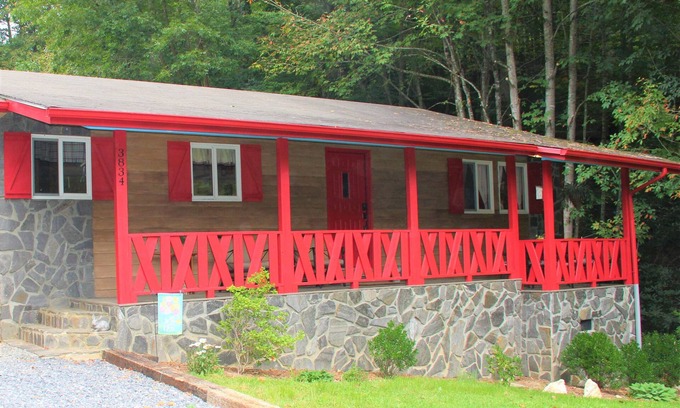 Clyde Cabina | Vacaciones en Buffalo Creek: Hare Pin Inn