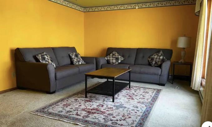 Williamsville Casa | Buffalo Niagara Falls Airport Best Area