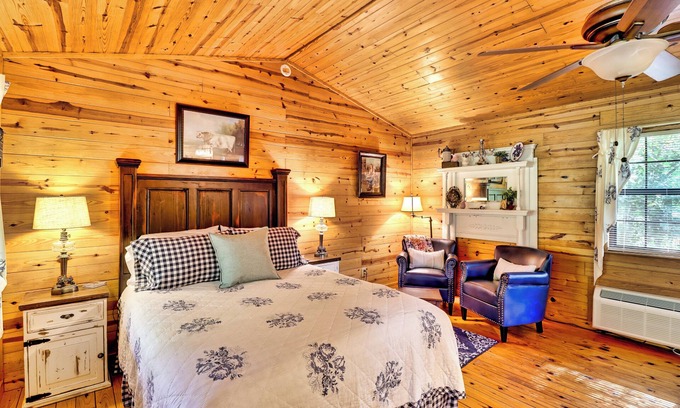 Harriet Cabina | Buffalo River Relaxation and Couple's refresh! Float. Swim, Fish, and Hike!