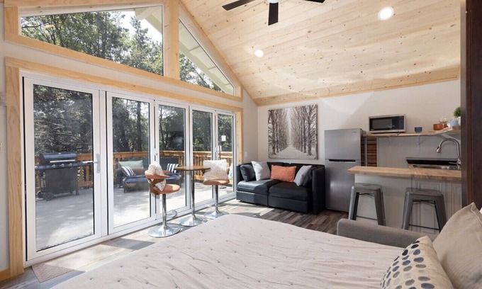Arrowhead Villas Casa | Bugsy’s Inside Out Hideaway|Private|Nature