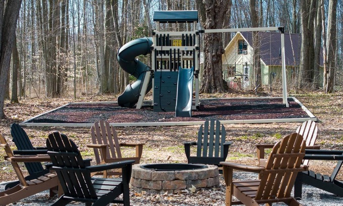 Harbor Springs Casa | Built for You - 4BR w/ Playground, Sauna, Games!