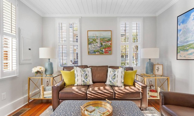 Radcliffeborough Casa | Built in 1840 - Stunning Renovation | The Elliott