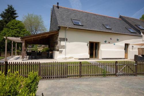 Bulat-Pestivien Casa | Bulat-Pestivien Retreat with 4 spacious Bedrooms
