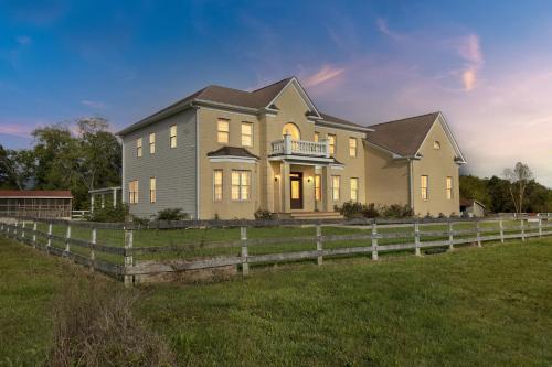 Haymarket Casa | Bull Run Estate- Luxury Retreat with Scenic Views home