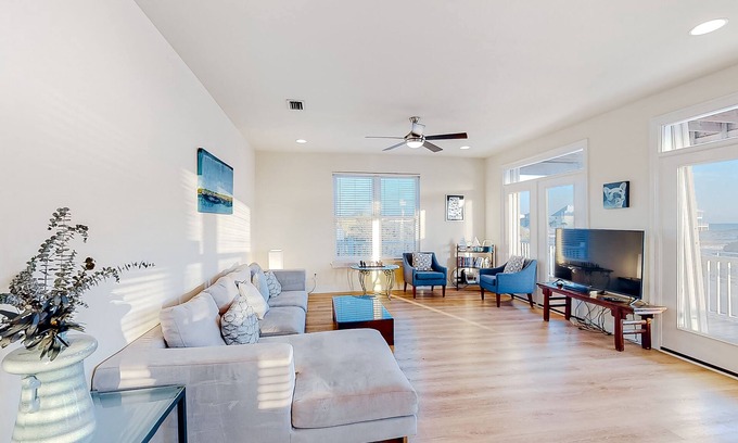 Morgantown Casa | Bulldog Beach House | 2 Gulf-View Balconies | 2 Pools, Tennis, Steps to Shore