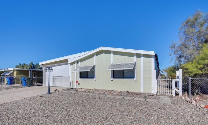 Holiday Shores Casa | ¡NUEVO! Bullhead City House - ¡A 4 cuadras del río CO!