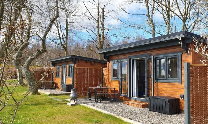 Forfar Cabina | Bumblebee Cabin at Redroofs