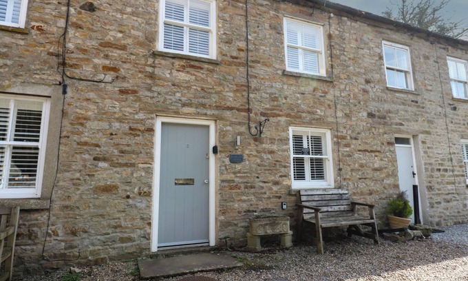 Aysgarth Cabaña | BUMBLEBEE COTTAGE, pet friendly, with open fire in Aysgarth