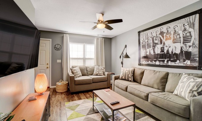 Hamilton Casa | Bump Set Slam Dunk @ SpookyNook - Sports Inspired Townhome - 1 Min Walk to Venue