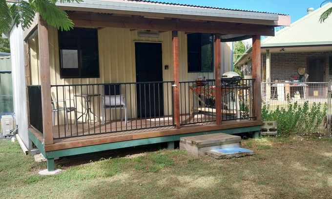 Coonarr Cabina | Bundaberg PETS A/C Small Rustic Cabin 1 bed kitchenette fridge bathroom BBQ deck