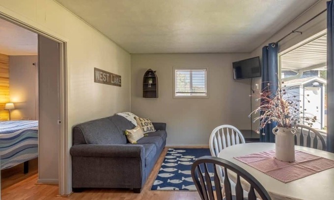West Okoboji Casa | Bungalow 5: Lake Livin’ Bungalow