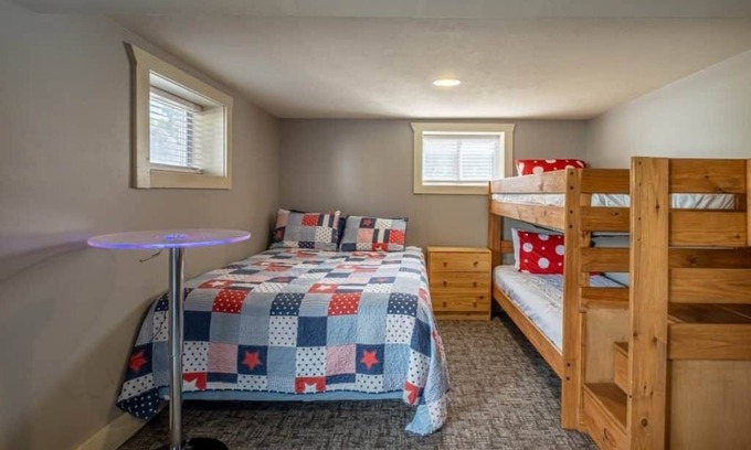 West Okoboji Casa | Bungalow 6: Stars and Stripes Bungalows