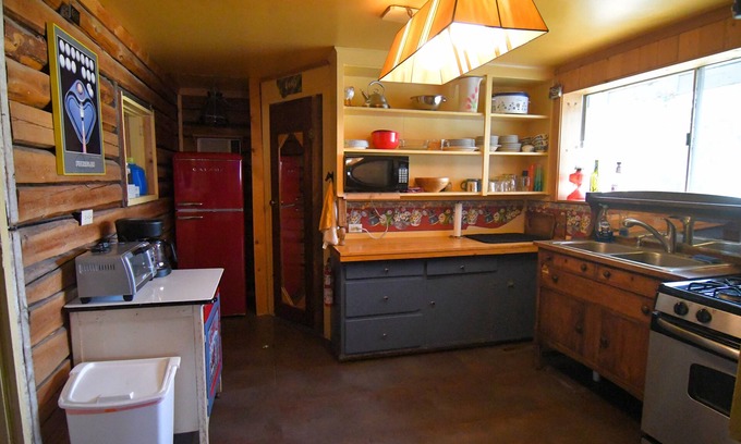 Elliston Casa | Bungalow at The Last Chance Motel