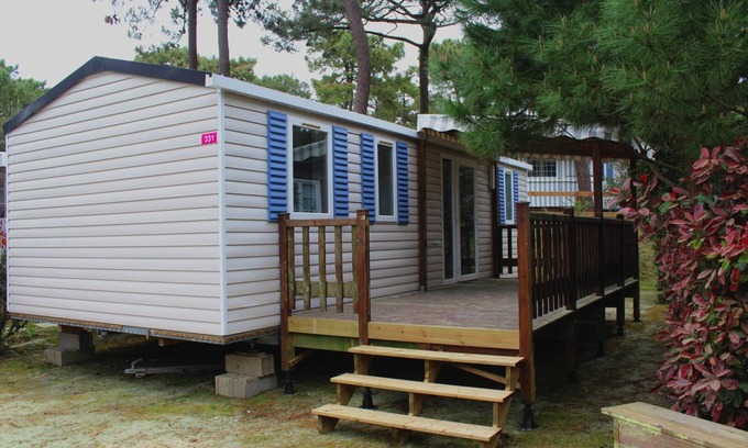 Les Mathes Alquiler De RV | Bungalow 'Camping 4 À 8 Personnes' con terraza privada y aire acondicionado