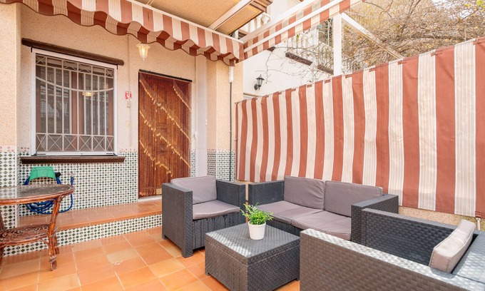 Santa Pola Casa | Bungalow 'Casa De Verónica' con terraza privada, Wi-Fi y aire acondicionado