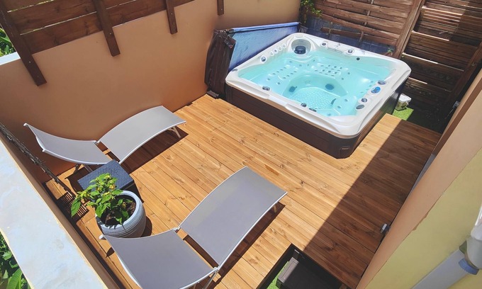 Saint-Pierre Casa | Bungalow for 2 with Jacuzzi
