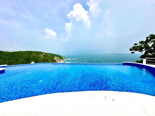 Puerto Ángel Villa | Bungalow frente a la playa estrene alberca nueva con increíble vista infinita al mar, 8 hermosas playas cercanas, terraza con cama de playa, espectacular vista al inmenso océano pacífico, 2 kayack disponibles, nómadas digitales Starlink WiFi 224 mbps