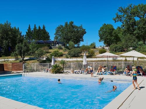 Mauroux Casa | Bungalow in France with Private Garden