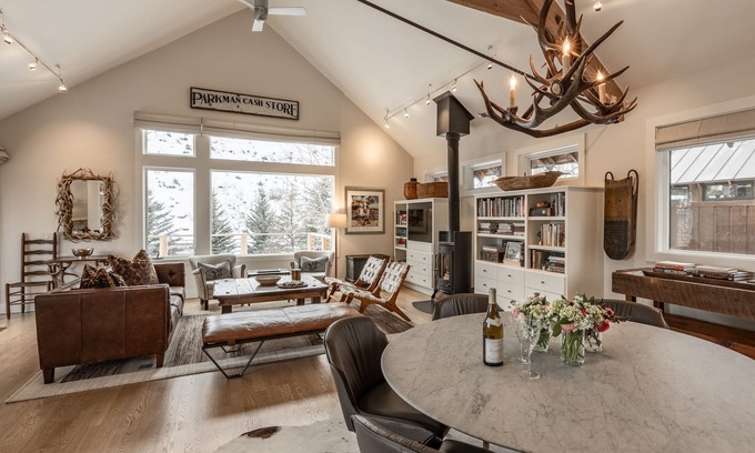 Wilson Casa | Bungalow in Heart of Wilson