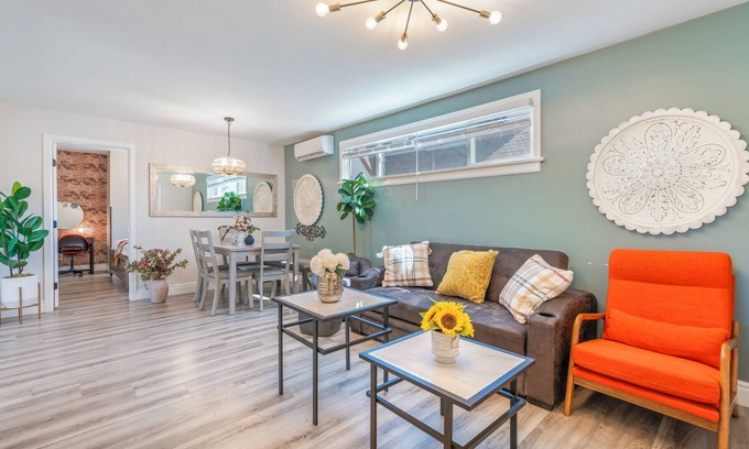 Alhambra Apartamento | Bungalow in Quiet, Safe Neighborhood King-Bed Near Downtown LA and OT Pasadena !