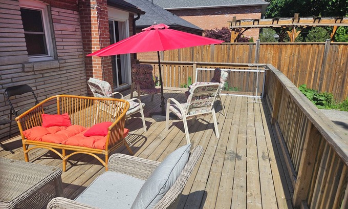 The Queensway Casa | BUNGALOW IN Toronto