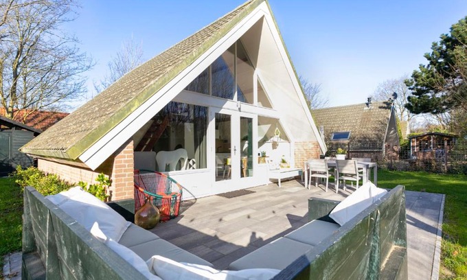 Ouddorp Casa | Bungalow Jonkerstee 81 - Ouddorp near the beach with big garden - not for companies