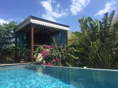 Malendure Cama Y Desayuno | BUNGALOW La Tortue Bleue