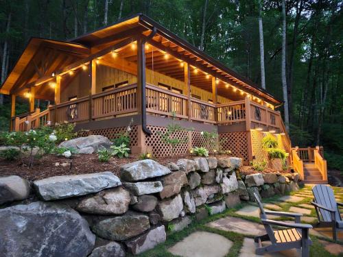 Cullowhee Casa | Bungalow, Lake Glenville, Amazing Views, & Sauna!