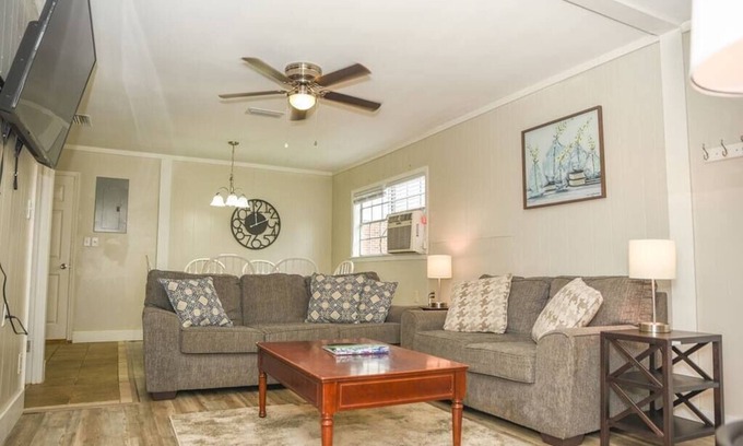 Grand Bay Casa | Bungalow near Main Street - #2
