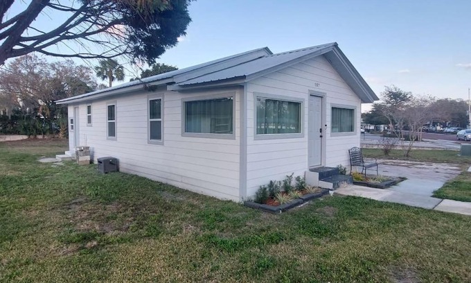 Tavares Casa | Bungalow overlooking Lake Dora!